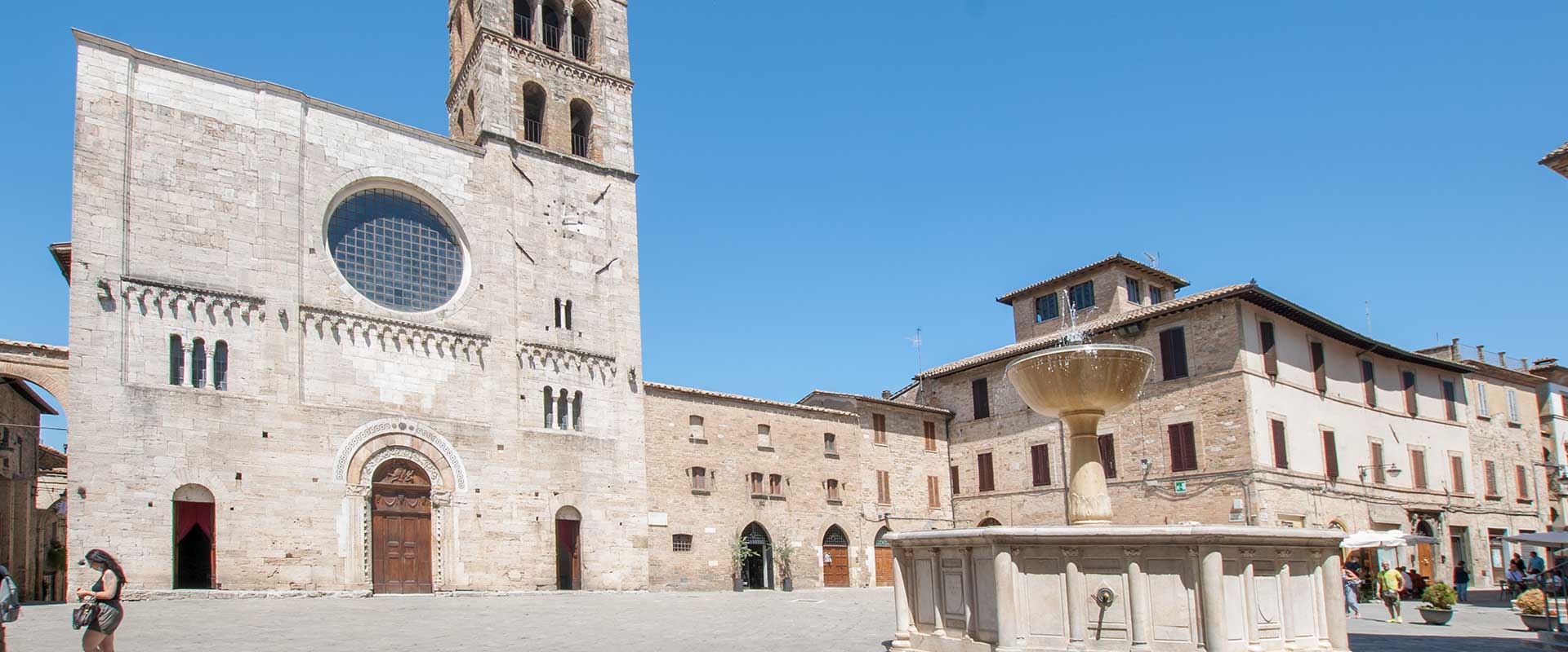 Contatta Appartamenti Le Muse, Casa vacanze nel centro storico di Bevagna, Perugia, Umbria, Italy
