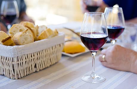 Degustazioni in cantina dei vini di Bevagna e Montefalco. Appartamenti vacanze Le Muse a Bevagna, Umbria, Italia