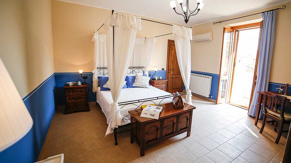 Clio is a two-roomed vacation apartment with balcony for up to 5 people. Le Muse holiday house in Bevagna, Umbria, Italy