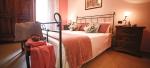 Camera da letto dai colori rilassanti - Talia Appartamenti Vacanze a Bevagna, Umbria, Italy