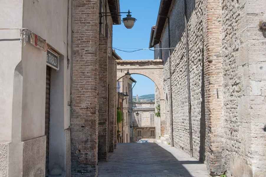 The evocative alleys of the medieval village of Bevagna, one of the most beautiful villages in Italy. Umbria to discover