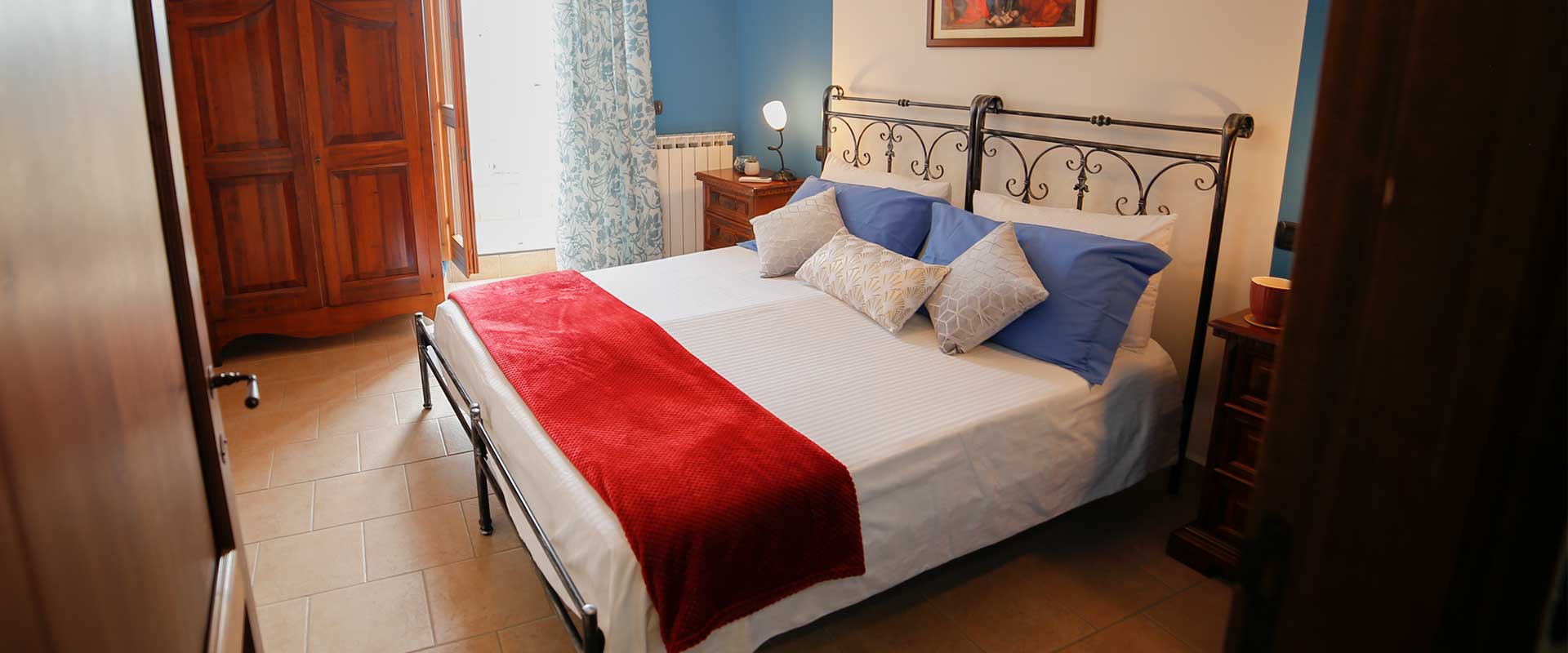 Tersicore is a cozy holiday apartment for 4 people with a small balcony. Le Muse Apartments Bevagna historic center, Umbria, Italy