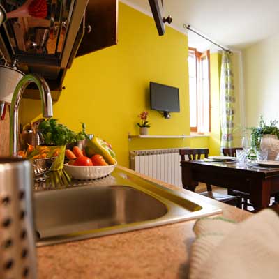 Tersicore. Well-equipped kitchenette with table extendable. Le Muse Vacation Apartments Bevagna historic center